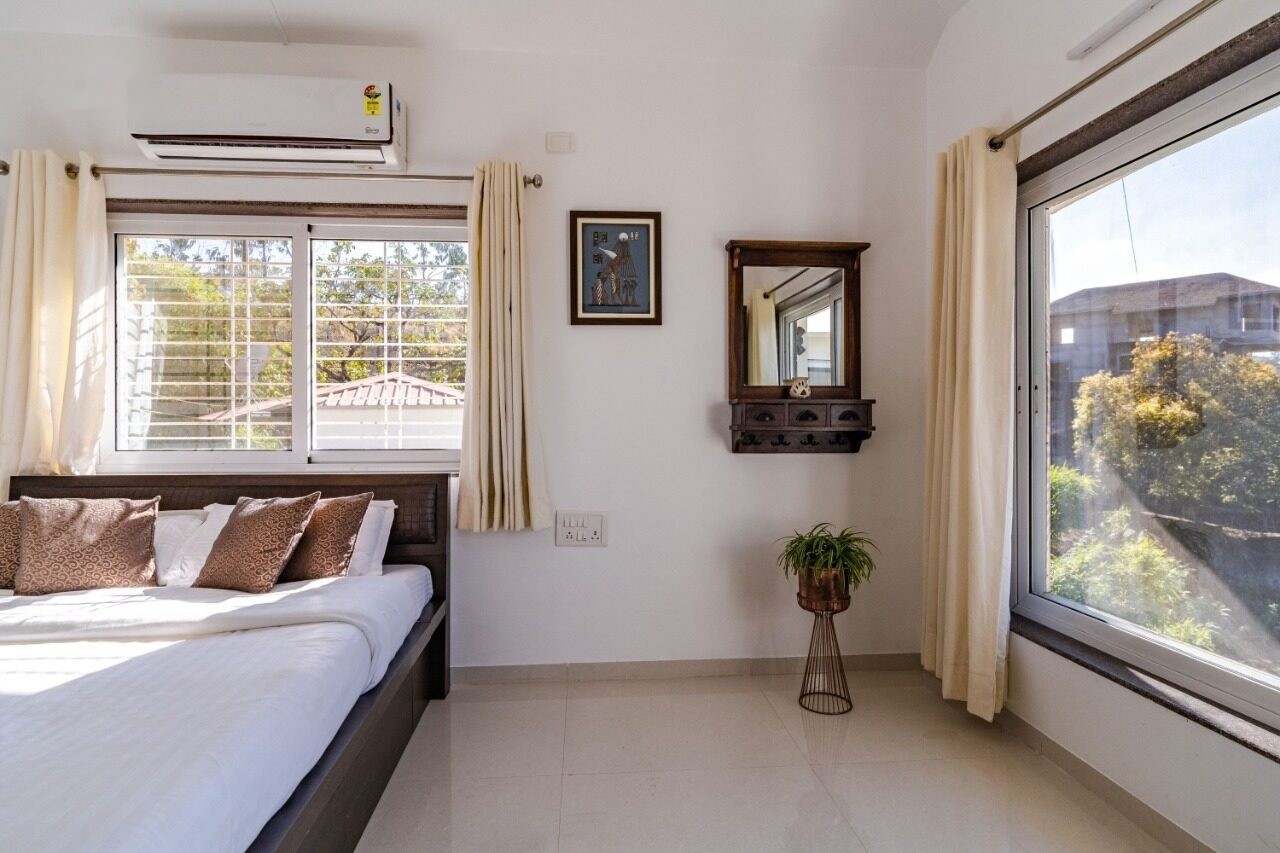 Twin bed bedroom with air conditioning